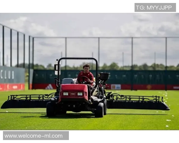 曼联球员因卡灵顿基地翻修后训练时间延长享受更优质的训练环境